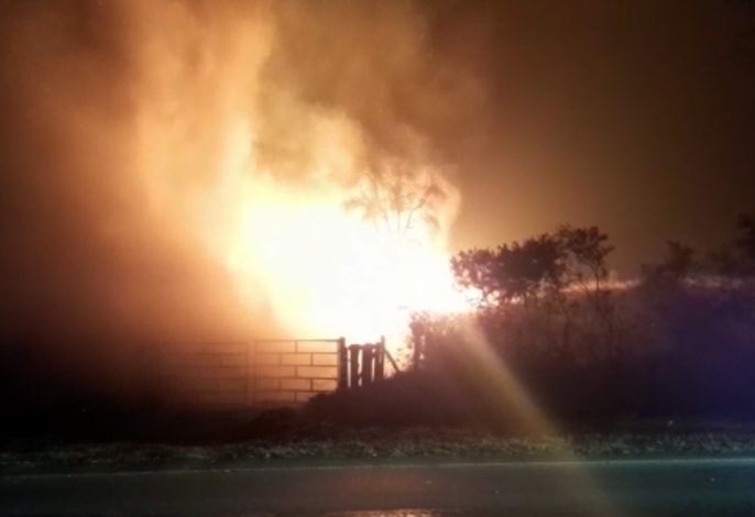 Una casa y una bodega resultaron destruidas tras nuevo ataque incendiario en La Araucanía
