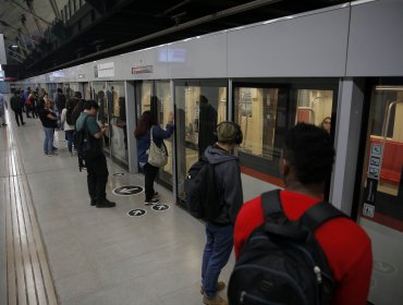 Línea 6 del Metro de Santiago opera de manera parcial por "problemas en la vía"