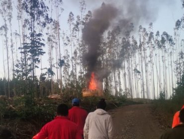 Cuatro camiones destruidos deja ataque incendiario en Arauco: es el primero en la zona bajo Estado de Excepción