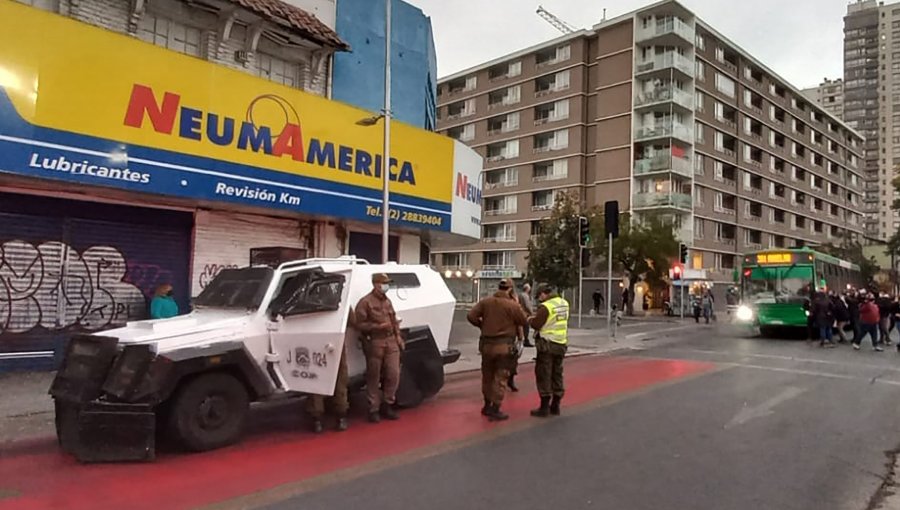 Ambulancia chocó con bus de la locomoción colectiva cuando iba a asistir a carabinero lesionado en Santiago