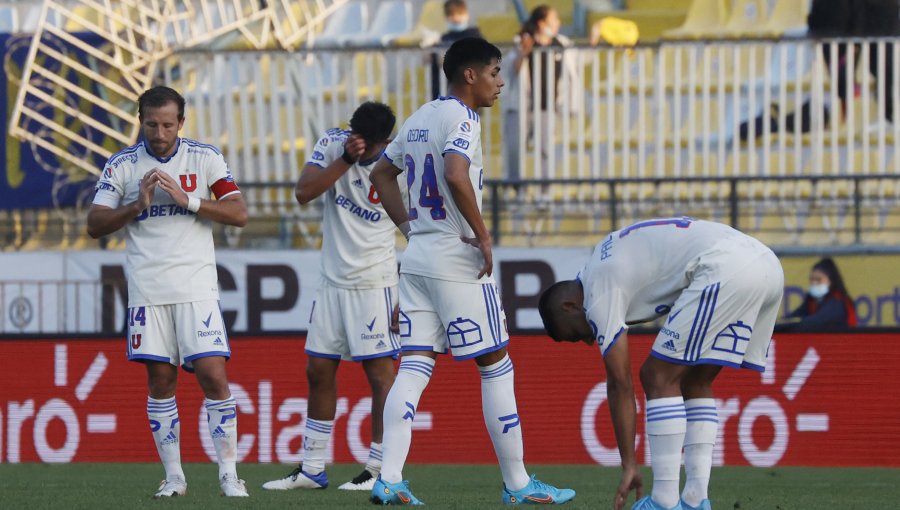 Tres jugadores de la U dieron positivo por Covid-19 a un día del partido contra Huachipato