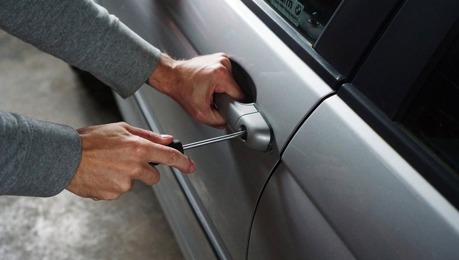 Insólito atraco en Viña del Mar: delincuentes roban una veintena de vehículos Audi desde céntrica automotora