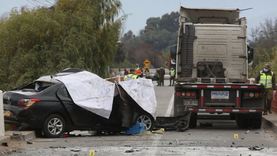 Aumentan a seis los fallecidos en trágico accidente de tránsito en ruta que une María Pinto con Casablanca