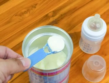 Cinco claves sobre la crisis de escasez de leche de fórmula en EE.UU. que llevó al gobierno a autorizar importaciones de emergencia
