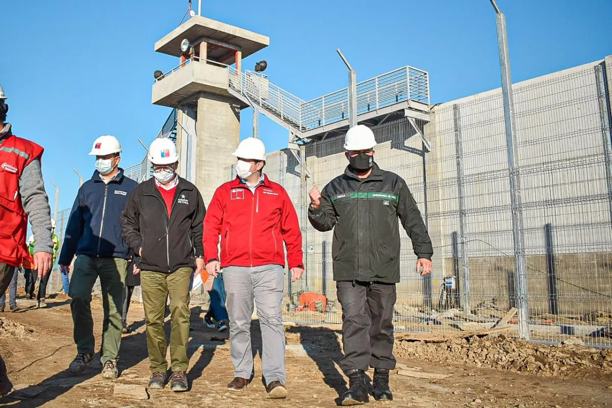 Ministerio de Obras Públicas arriesga el pago de millonarias indemnizaciones por atrasos en la recepción de la nueva cárcel de Talca