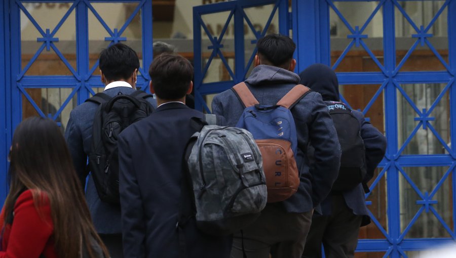 Riña en las afueras de un colegio en Chiguayante termina con escolar apuñalado en su hombro