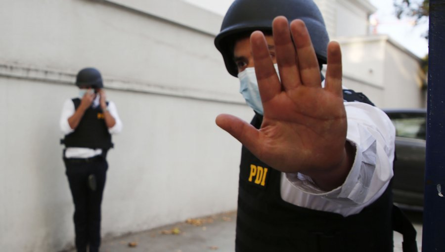 Operativo anti-drogas termina con dos personas detenidas en un local de comida rápida de Santiago