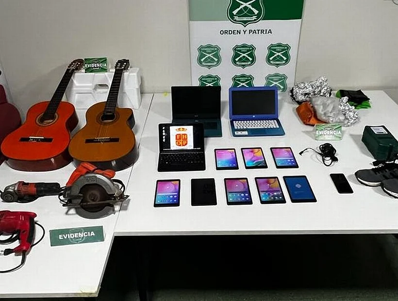 Detienen a joven y sus padres por robo de tablets, guitarras y herramientas desde el Liceo Francisco Hernández Ortiz de Calbuco