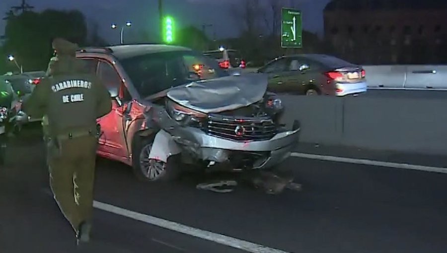 Reportan segundo accidente de tránsito múltiple en la Autopista Central de Santiago: cinco autos involucrados