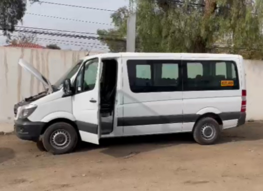 Asaltan furgón escolar con niños en su interior en Lampa: delincuentes amenazaron con cuchillos a conductora