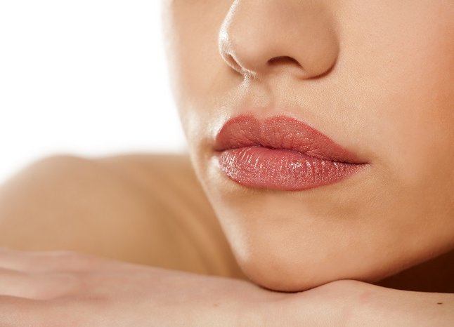 Perfilado de labios: La tendencia estética que cambia tu rostro en dos horas