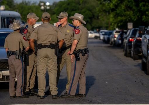 “¡Entren allí!”: Las críticas a la policía por su actuación durante tiroteo en escuela de EE.UU.