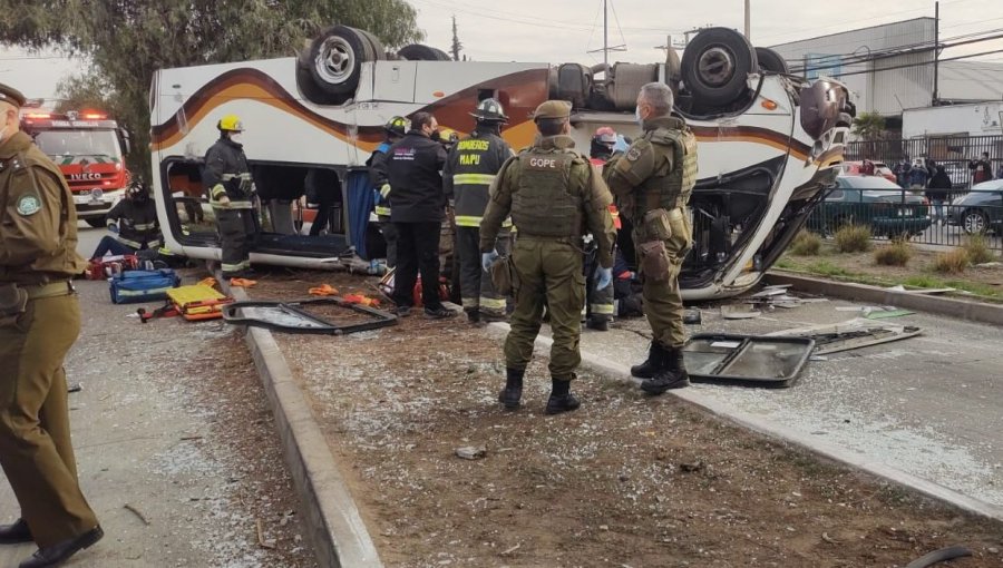 Colisión de alta energía entre camión y bus interurbano deja dos fallecidos y 12 lesionados en Cerrillos