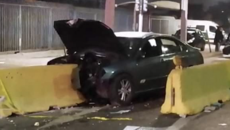Conductor muere luego de chocar su automóvil contra barreras de concreto en La Florida