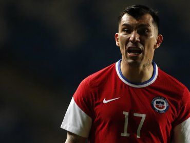 Redes sociales funan a Gary Medel por altercado con autoridades sanitarias durante concierto en Santiago