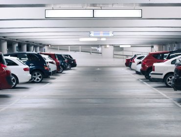 Estacionamientos logran mayores precios de arriendo en departamentos pequeños