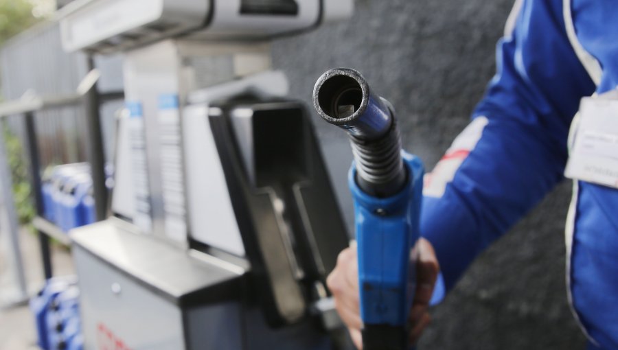 Gobierno presentaría este lunes proyecto para mitigar el precio de los combustibles