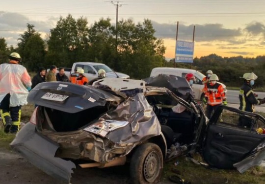 Un fallecido y dos heridos de gravedad deja volcamiento de vehículo en la ruta 5 Sur entre Puerto Montt y Puerto Varas
