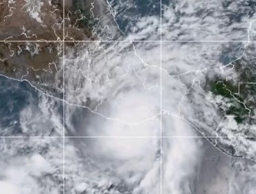 Huracán Agatha toca tierra en México como la tormenta más intensa en afectar el país en el mes de mayo