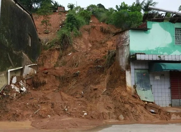 Más de 100 personas mueren en deslaves causados por las fuertes lluvias en el noroeste de Brasil