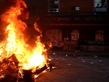 Absuelven a dos imputados de incendiar el Hotel Principado de Asturias de Providencia durante manifestaciones en 2019