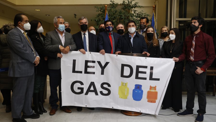 Bancada transversal de diputados anuncia sesión especial por presuntas irregularidades en el mercado del gas