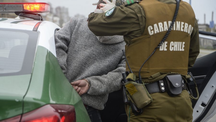 Detienen a hombre que portaba un arma a fogueo en las inmediaciones del Congreso Nacional de Valparaíso