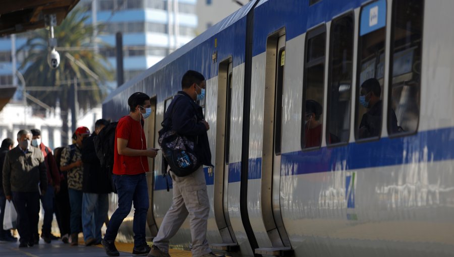 "Era una necesidad ineludible": Políticos de la Quinta Región celebran anuncio de estudios para construir tren Valparaíso - Santiago