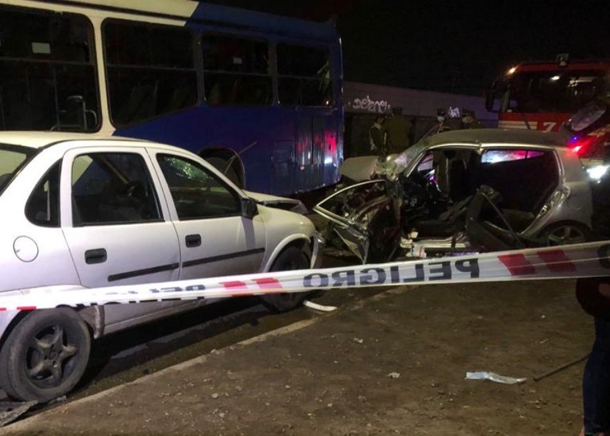 Una madre y su hija menor de edad fallecen tras colisionar con un bus ...