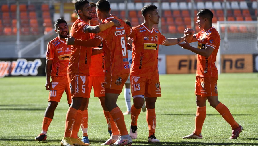 Cobreloa derrotó a Deportes Santa Cruz y volvió al segundo lugar en la Primera B