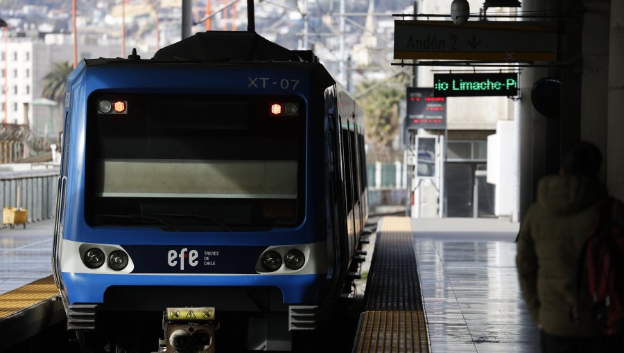 Ministro de OO.PP. asegura que tren Valparaíso - Santiago "estará siendo usado" el 2030 y adelanta posible tercera alternativa
