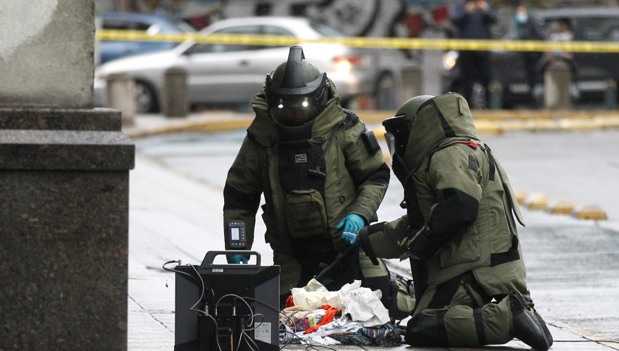 Personal del GOPE de Carabineros realizó procedimiento por "artefacto sospechoso" en el centro de Santiago