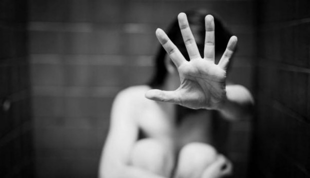 Peñalolén: Menor de 17 años es detenido tras ser acusado de violar a niña de 14 años al interior de su colegio