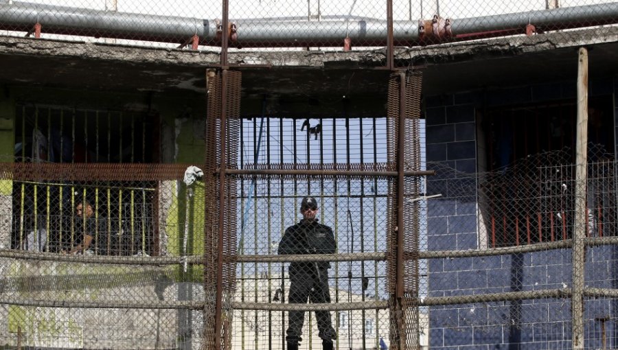 Gendarmería descarta intento de fuga masivo en Cárcel de Talca y aclara las razones de por qué un reo subió al techo del recinto