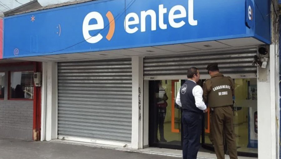 Con cerca de $100 millones en celulares huyen delincuentes que perpetraron robo en céntrica tienda de Entel en Valparaíso