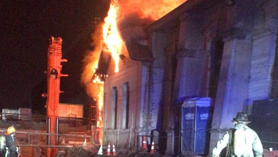 Incendio afectó infraestructura antigua y obras en construcción al interior del Hospital del Salvador en Providencia