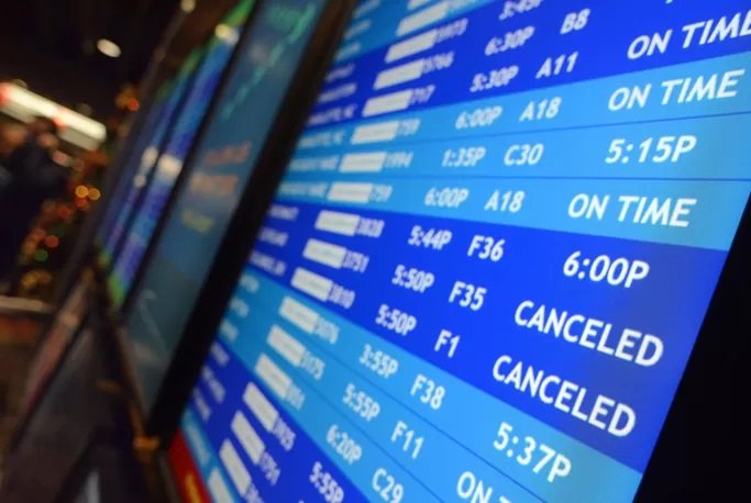 Tres razones que explican el caos que se vive en muchos aeropuertos del mundo