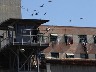 Interno intentó tragarse envoltorio con pasta base y agredir a gendarme durante allanamiento en cárcel de Valparaíso