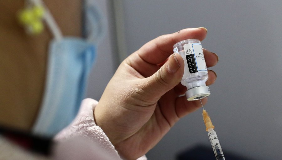 Pese al aumento del ritmo de vacunación contra el Covid-19: Chile supera los 3,4 millones de rezagados