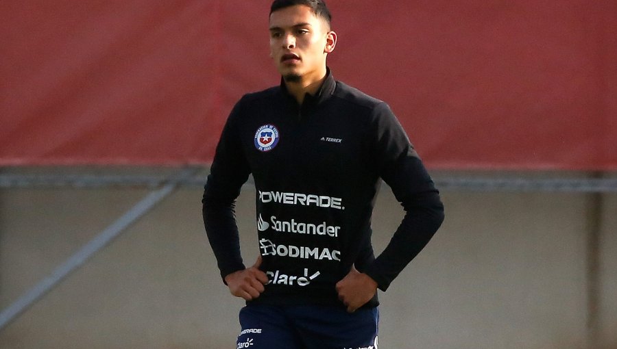 Nayel Mehssatou destacó su debut y los primeros días en la Roja: "Todos fueron muy amables y cariñosos conmigo"