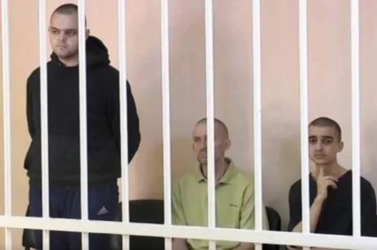 Dos soldados británicos y un marroquí que combatían con el ejército de Ucrania fueron condenados a muerte