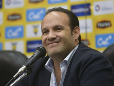 Presidente de la Federación Ecuatoriana de Fútbol festeja fallo de FIFA y estudia demanda contra la ANFP