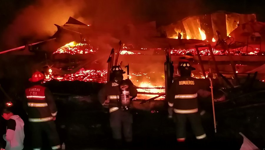 Desconocidos queman dos construcciones en fundo perteneciente a la familia Luchsinger en Vilcún