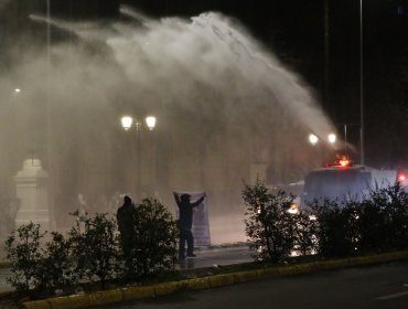 Desvíos de tránsito y cierre de estaciones de Metro genera nueva manifestación en plaza Baquedano