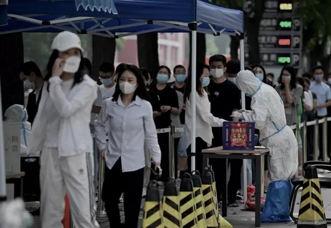 La masiva operación de tests y confinamientos en Pekín por un nuevo brote de Covid en un bar