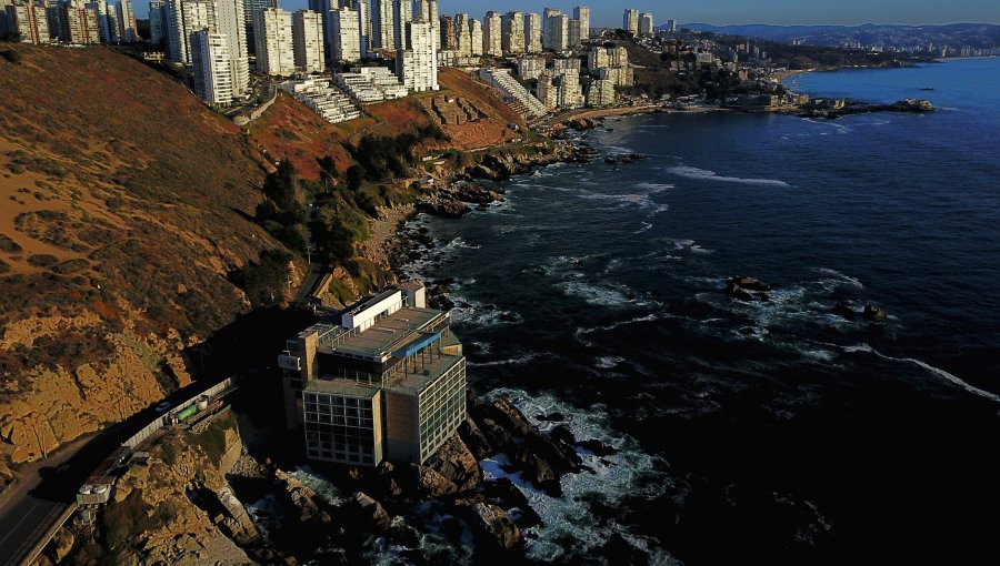 Los dos escenarios posibles para el futuro del Hotel Punta Piqueros en Concón y la encrucijada en la que se encuentra el alcalde Freddy Ramírez