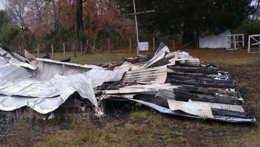 Ataque incendiario destruyó completamente una capilla en Victoria: se lo adjudicó la Resistencia Mapuche Malleco