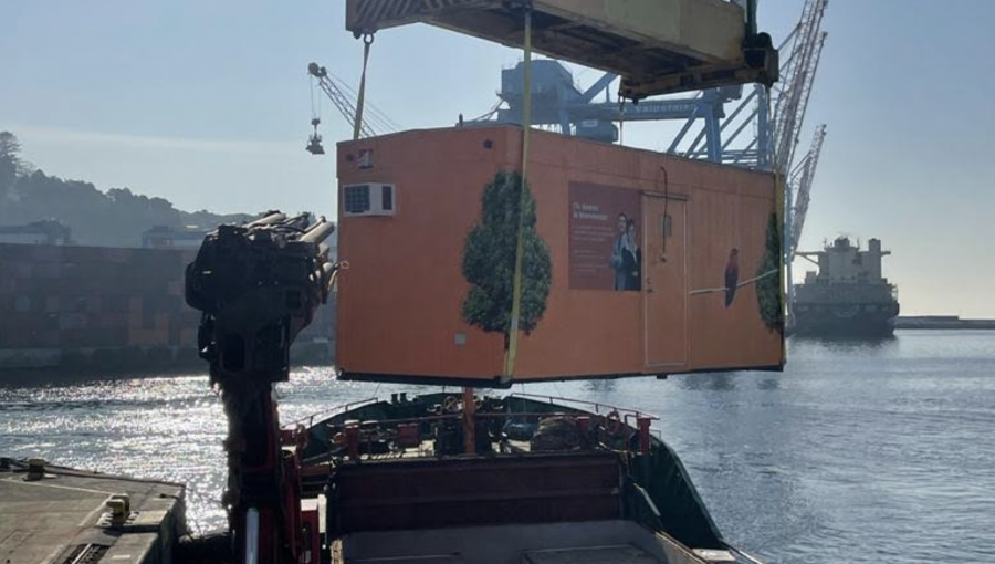 Motonave zarpa desde Valparaíso con la primera sucursal bancaria en la historia del archipiélago de Juan Fernández