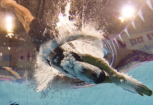 Federación Internacional de Natación prohíbe a nadadoras transgénero participar en las pruebas de élite femeninas