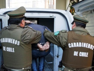 En prisión preventiva quedaron dos sujetos que robaban autos en Valparaíso: Uno de ellos tenía una orden vigente